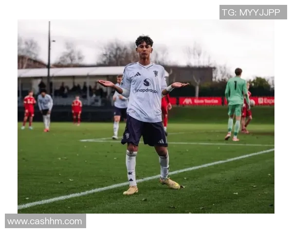 曼联功勋球员正式退役，将转为球队青训教练，传承红魔精神